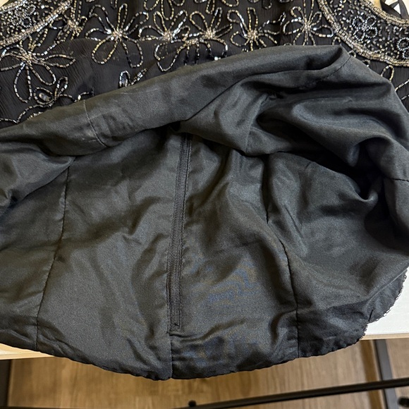 Papell Boutique Vintage Elegant Black and Silver Beaded Blouse Shell 100% silk - Picture 10 of 12